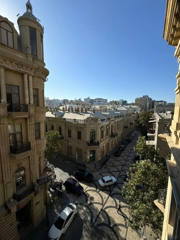 Kirayə verilir 4 otaqlı mənzil 200 m²