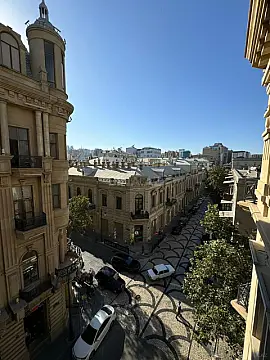 Kirayə verilir 4 otaqlı mənzil 200 m²