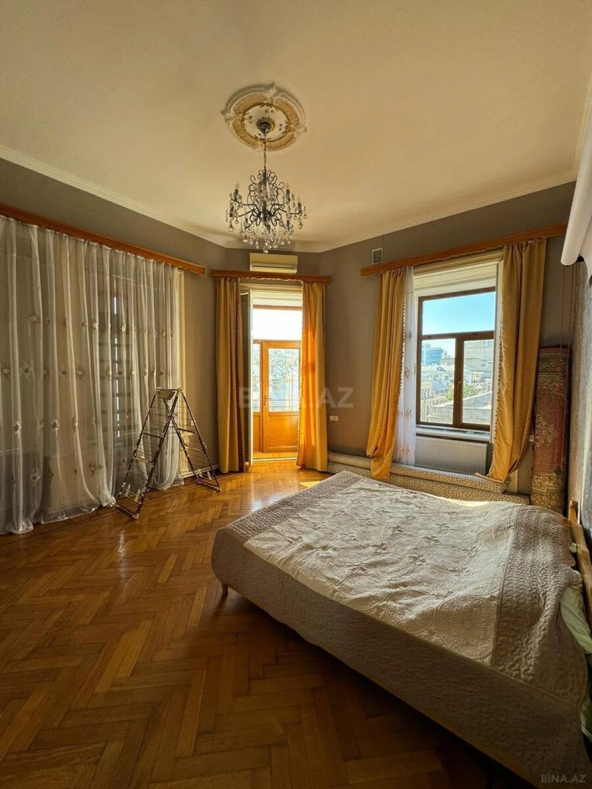 Kirayə verilir 4 otaqlı mənzil 200 m²