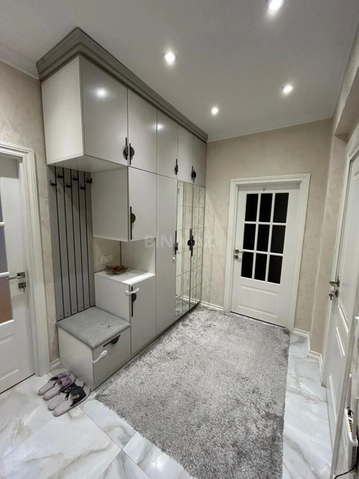 Satılır 2 otaqlı mənzil 76 m²