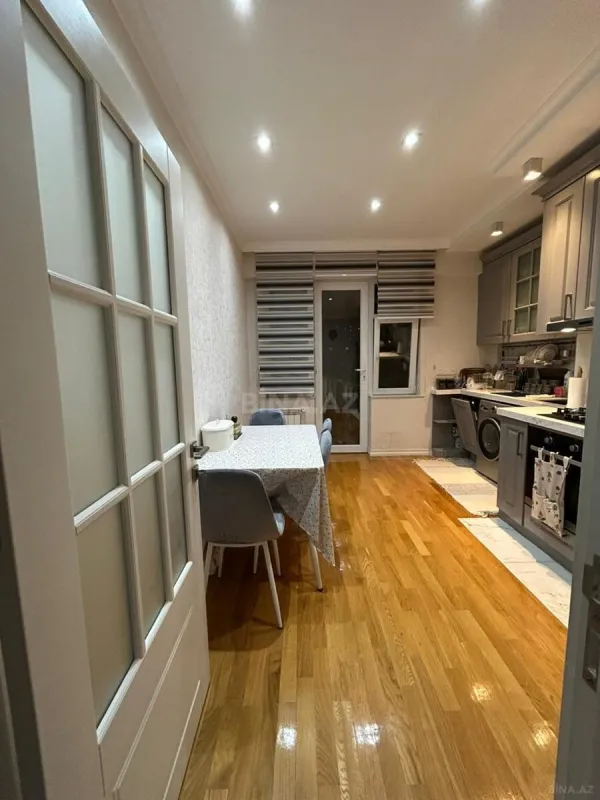 Satılır 2 otaqlı mənzil 76 m²