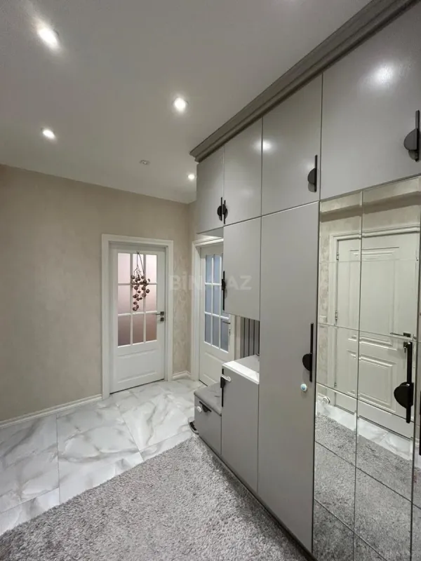 Satılır 2 otaqlı mənzil 76 m²