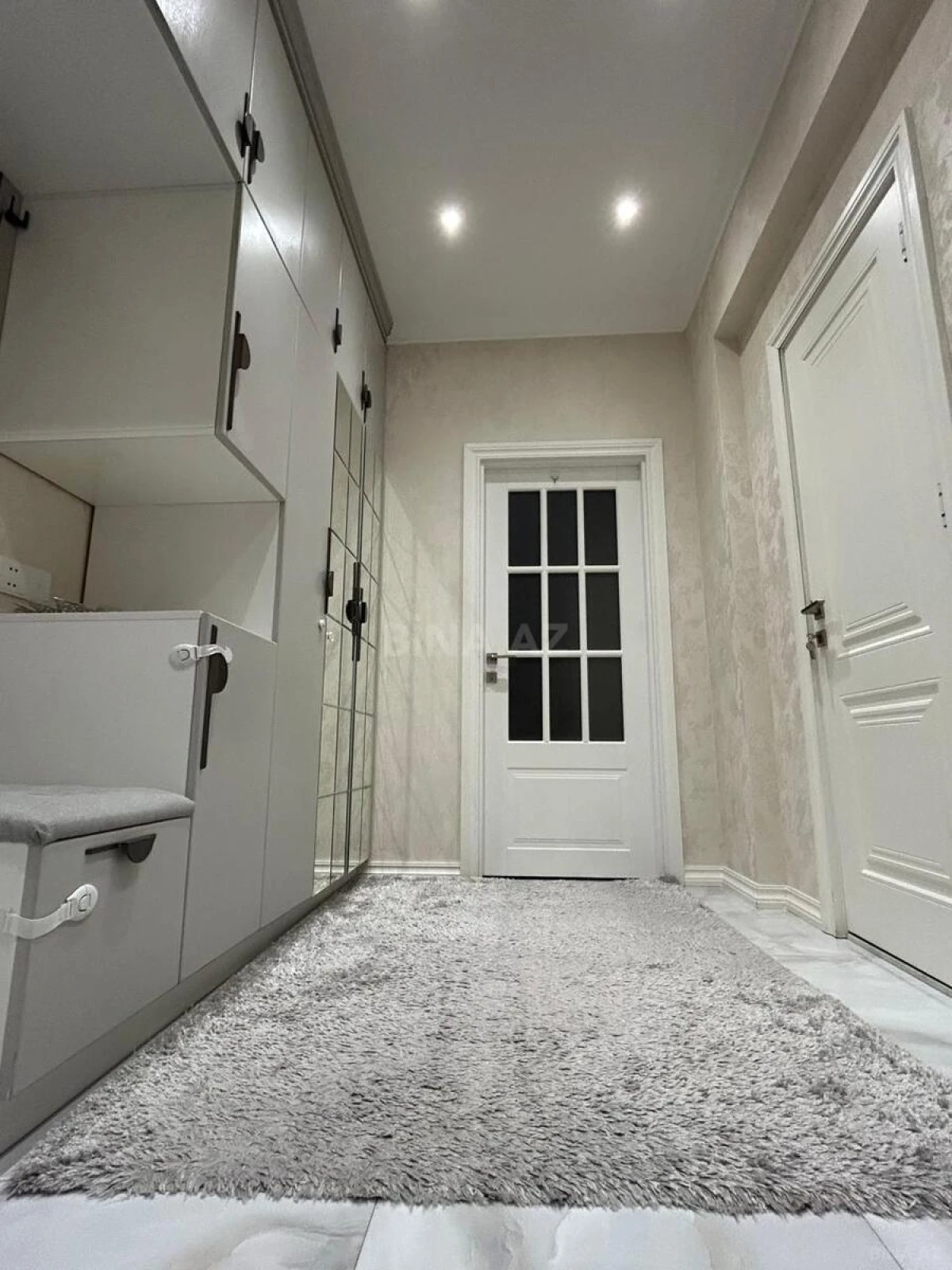 Satılır 2 otaqlı mənzil 76 m²