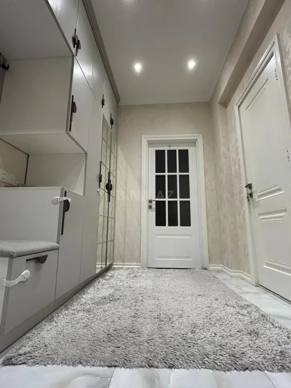 Satılır 2 otaqlı mənzil 76 m²