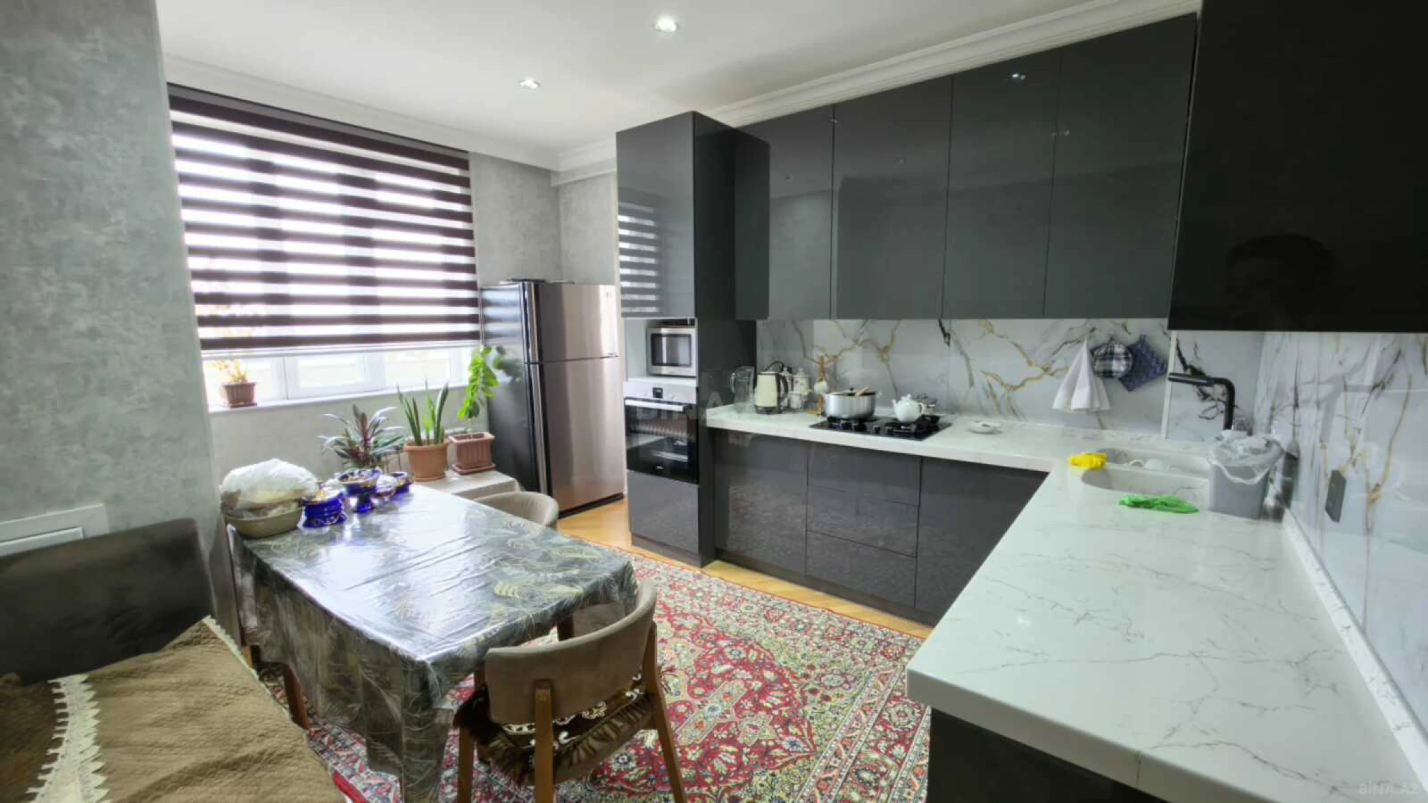 Satılır 3 otaqlı mənzil 130 m²