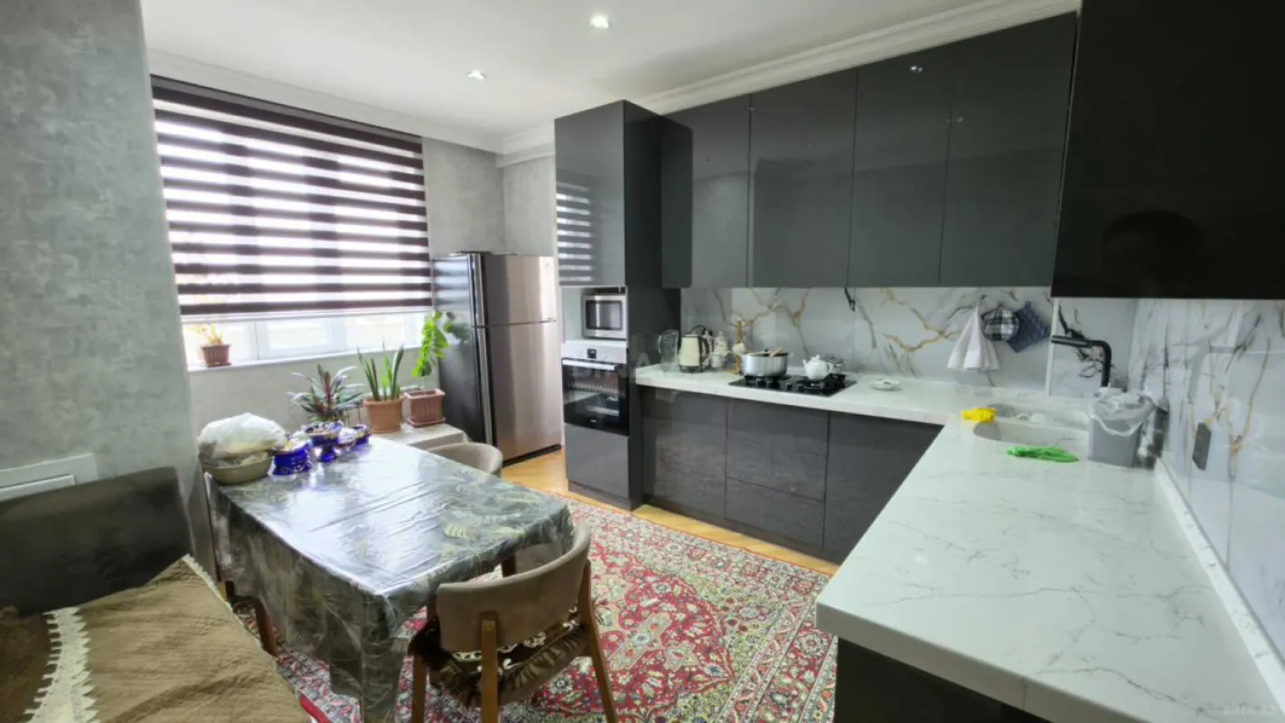 Satılır 3 otaqlı mənzil 130 m²