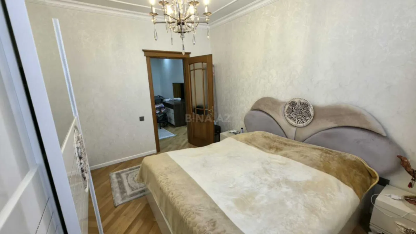 Satılır 3 otaqlı mənzil 130 m²