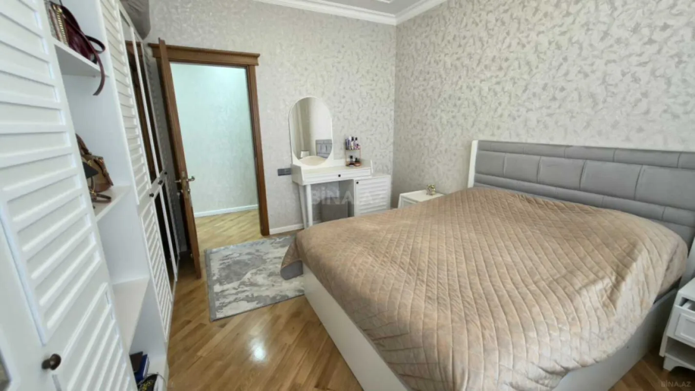 Satılır 3 otaqlı mənzil 130 m²