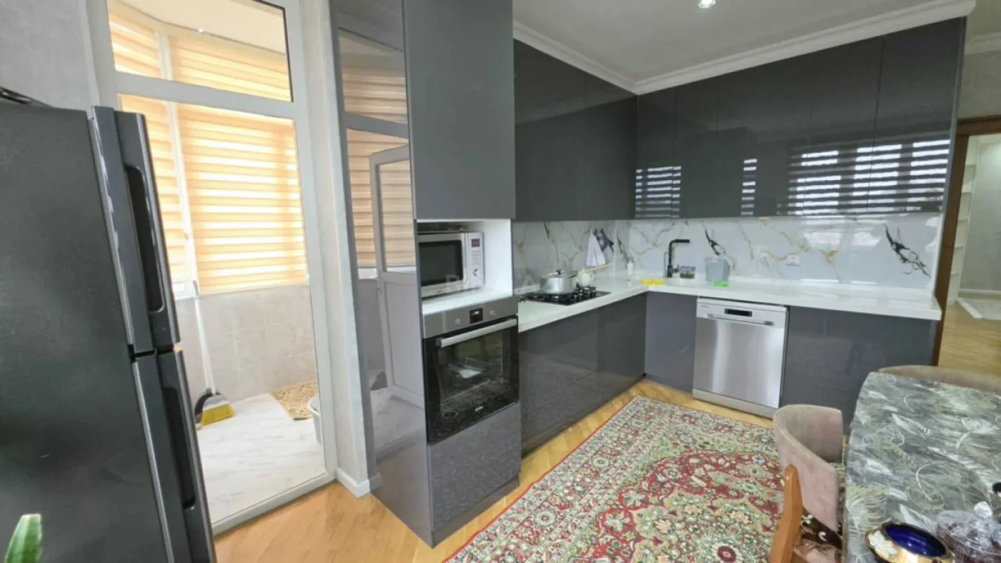 Satılır 3 otaqlı mənzil 130 m²