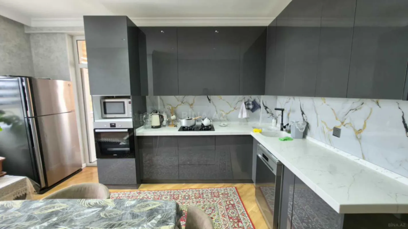 Satılır 3 otaqlı mənzil 130 m²