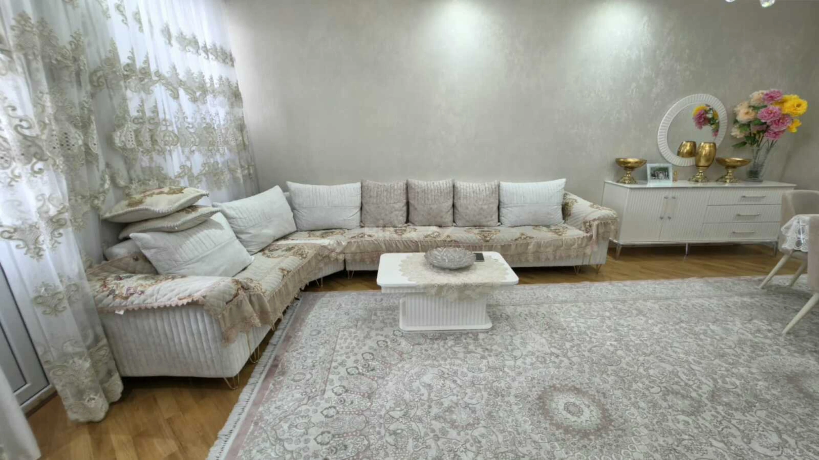 Satılır 3 otaqlı mənzil 130 m²
