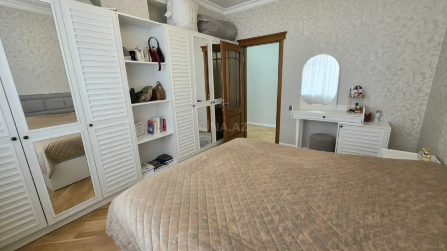 Satılır 3 otaqlı mənzil 130 m²