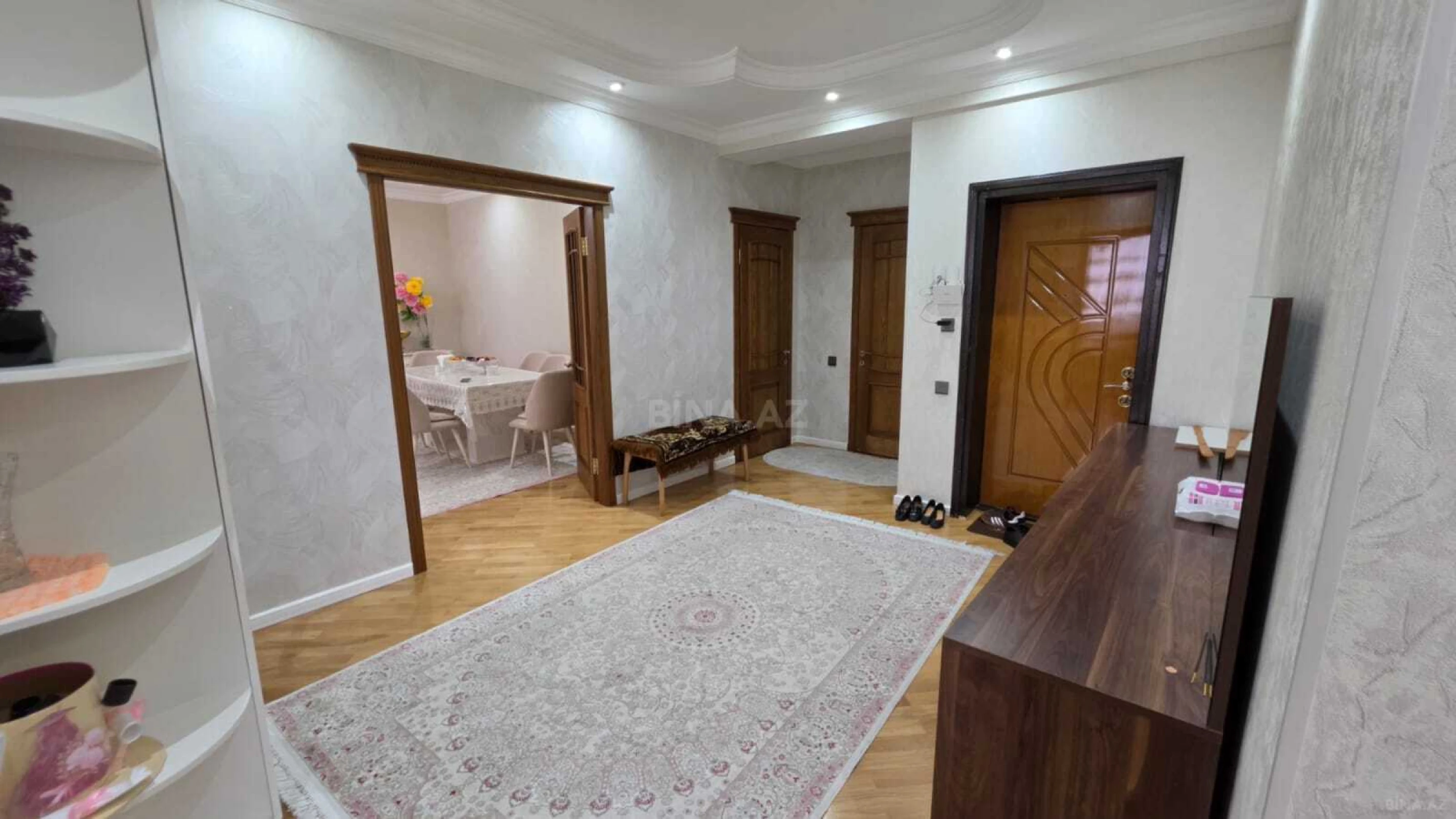 Satılır 3 otaqlı mənzil 130 m²