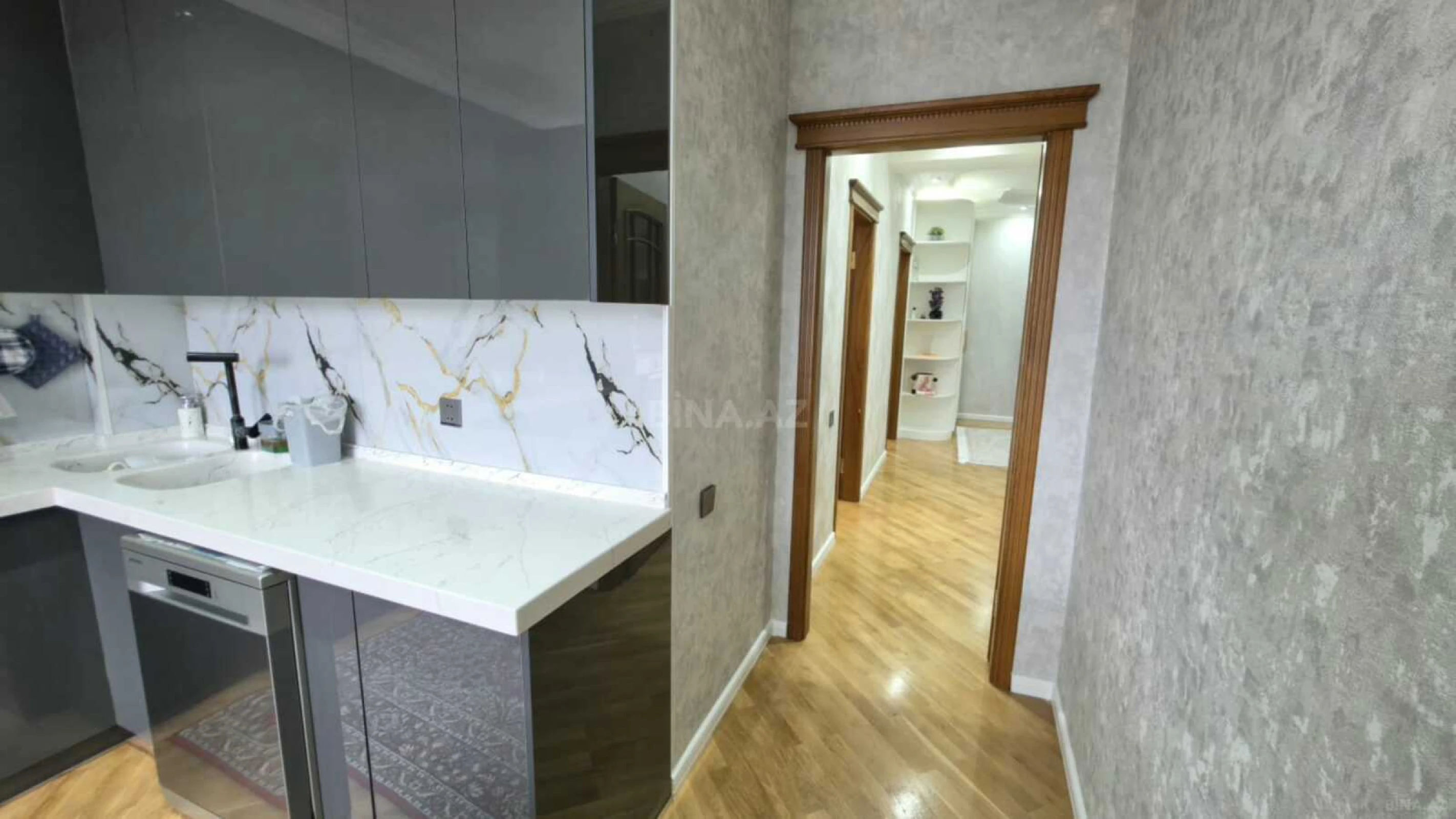 Satılır 3 otaqlı mənzil 130 m²