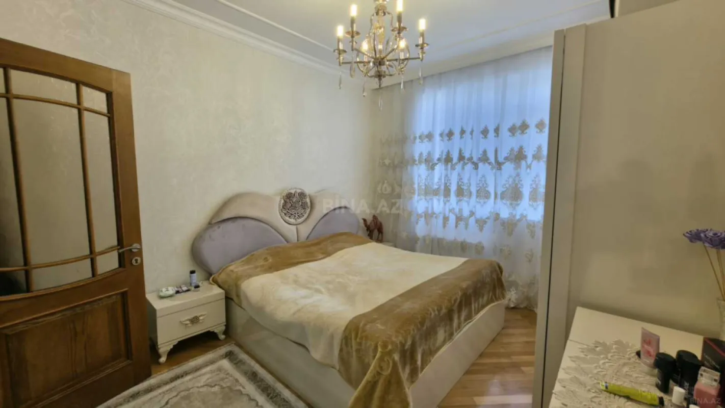 Satılır 3 otaqlı mənzil 130 m²