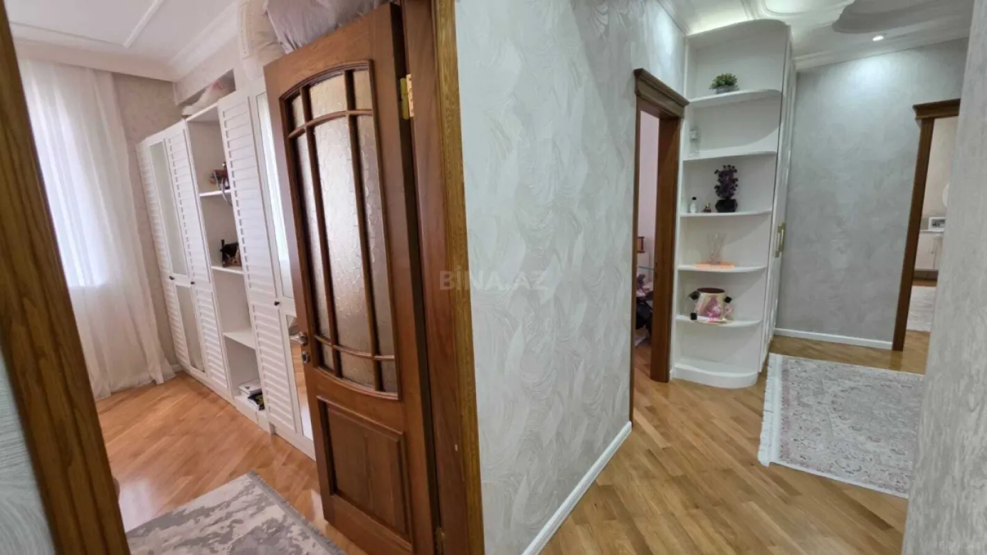 Satılır 3 otaqlı mənzil 130 m²