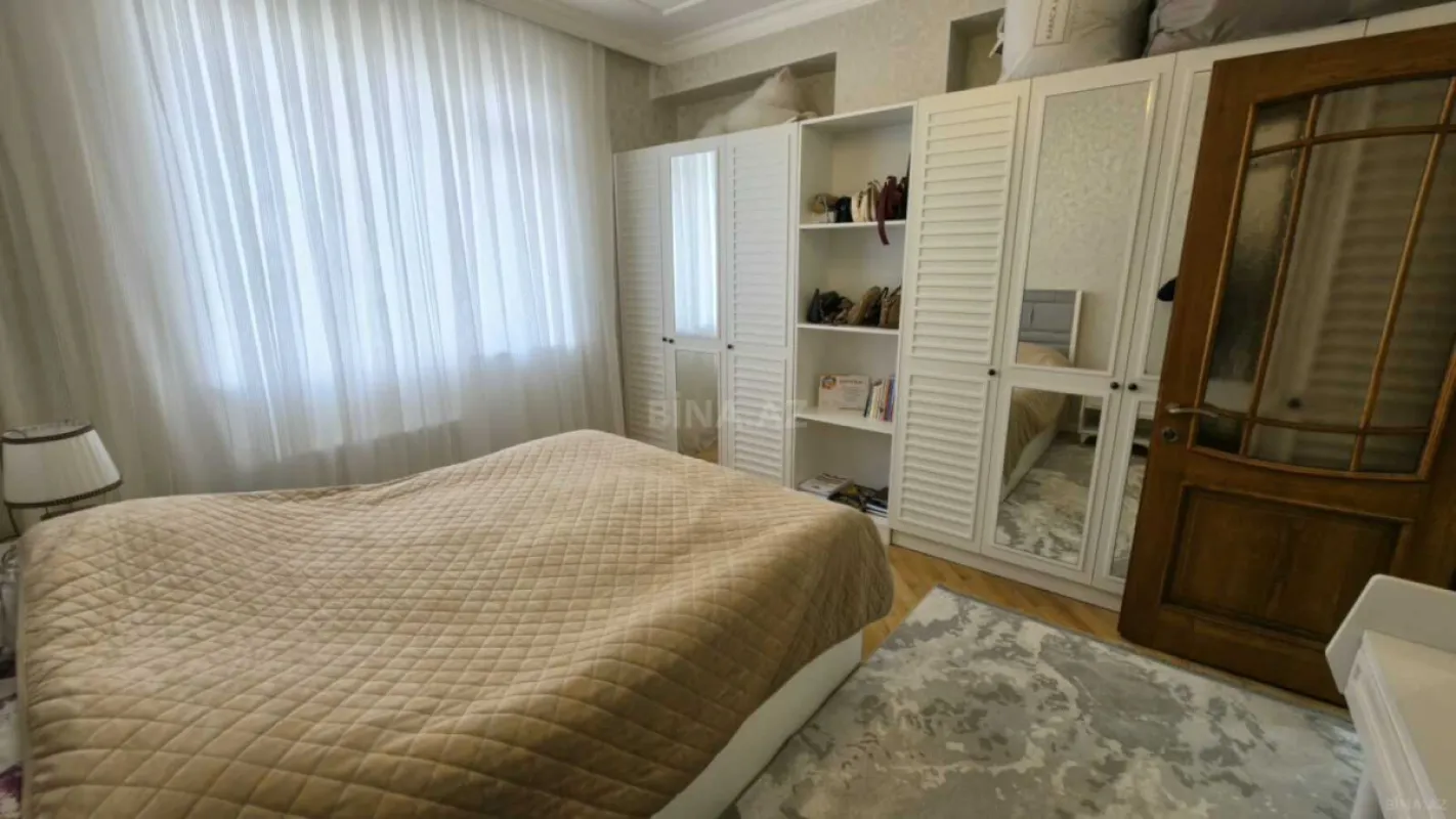 Satılır 3 otaqlı mənzil 130 m²