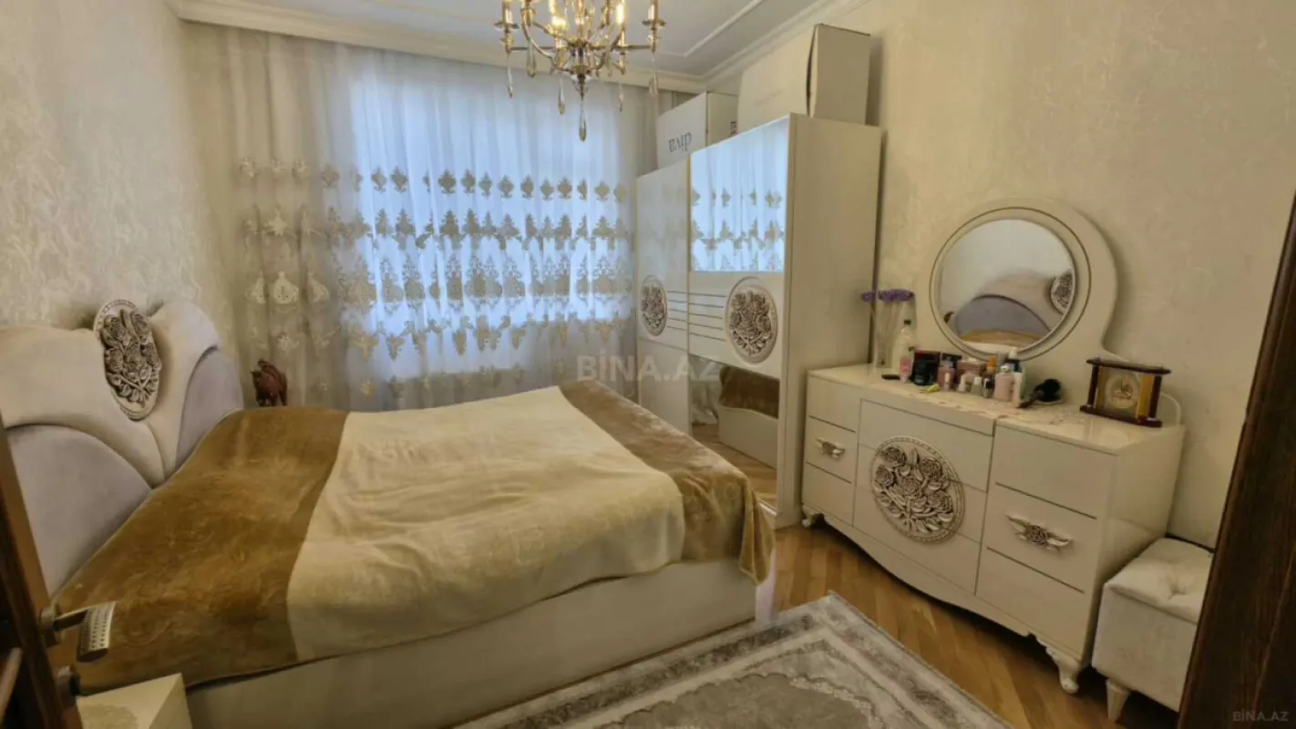 Satılır 3 otaqlı mənzil 130 m²