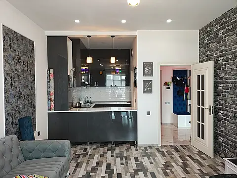 Kirayə verilir 2 otaqlı mənzil 65 m²