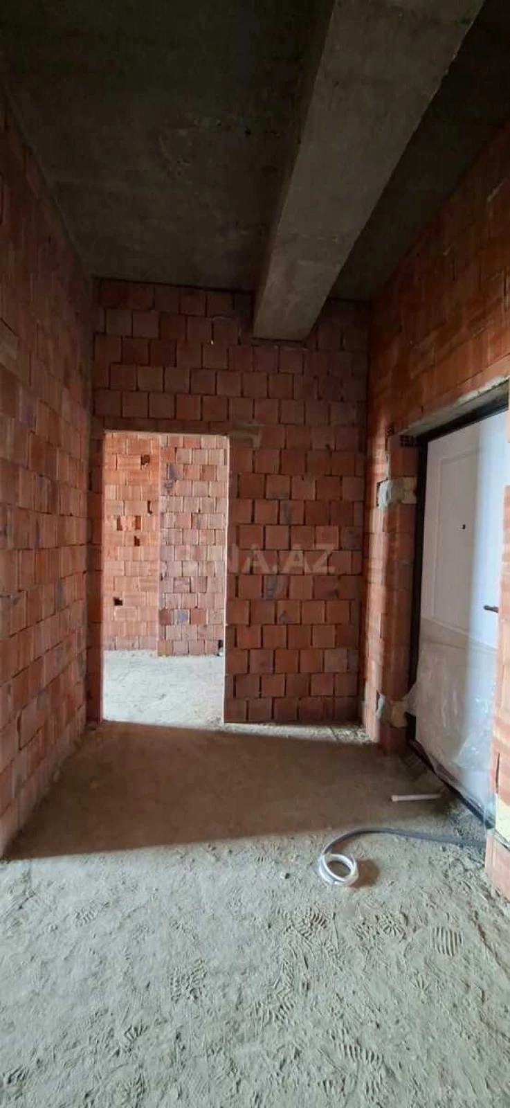 Satılır 2 otaqlı mənzil 72 m²