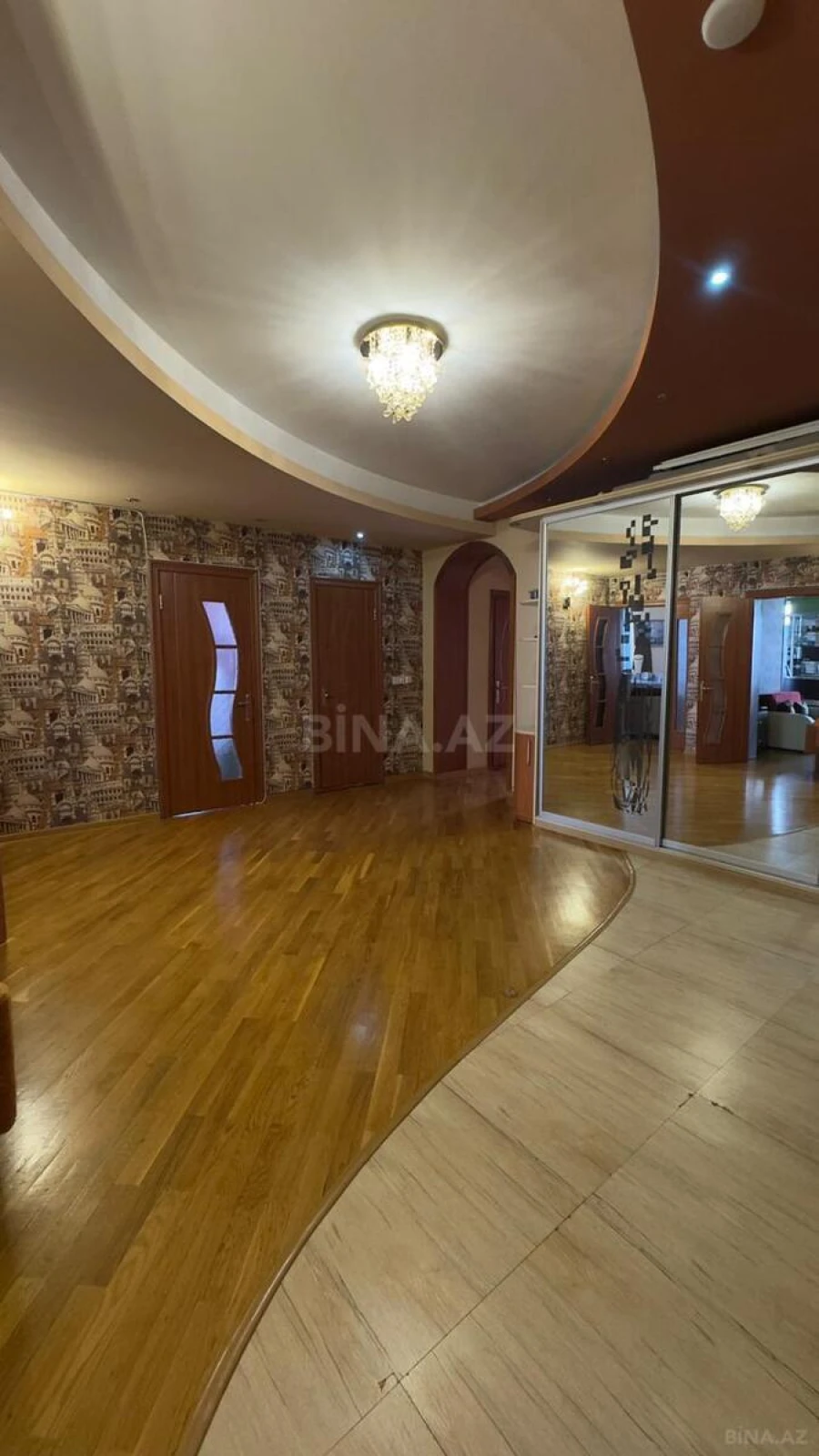 Satılır 4 otaqlı mənzil 203 m²