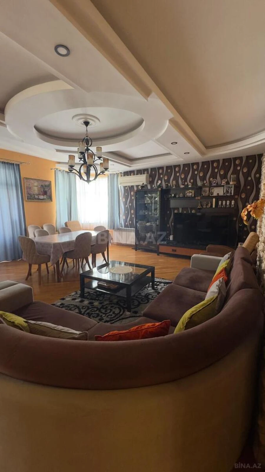 Satılır 4 otaqlı mənzil 203 m²