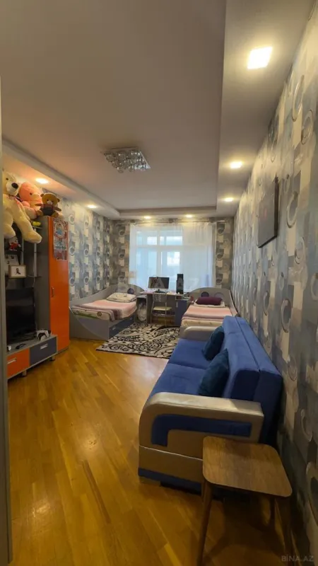 Satılır 4 otaqlı mənzil 203 m²