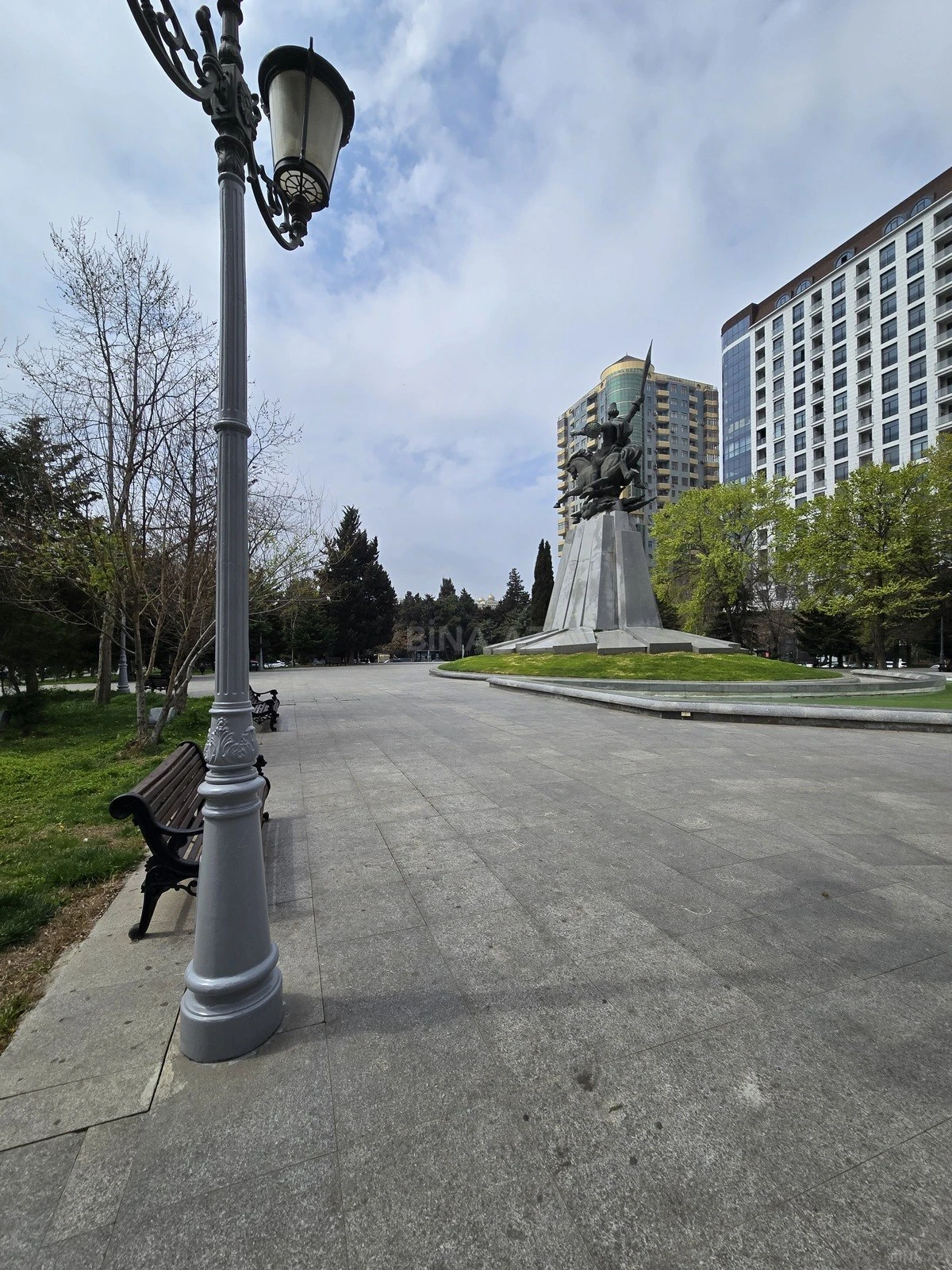 Satılır 2 otaqlı mənzil 80 m²