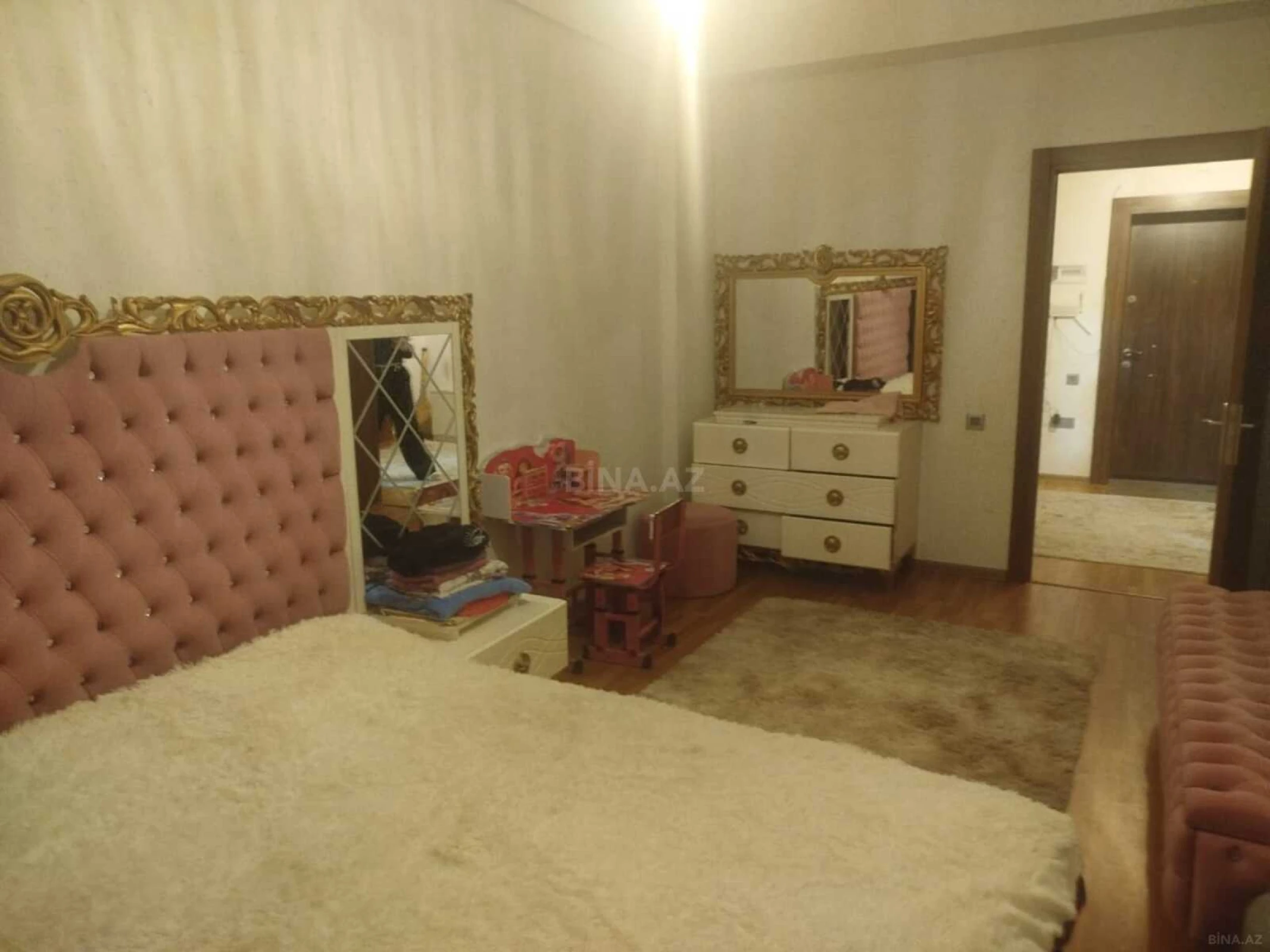 Satılır 2 otaqlı mənzil 67 m²