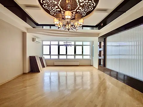Satılır 3 otaqlı mənzil 135 m² — Bakı 3 otaq 135.00 m²