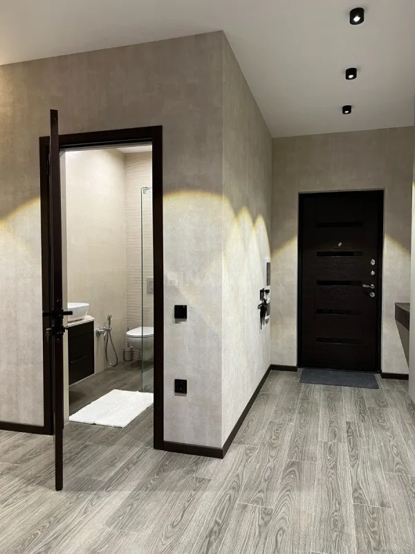 Kirayə verilir 2 otaqlı mənzil 105 m²