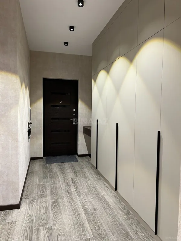 Kirayə verilir 2 otaqlı mənzil 105 m²