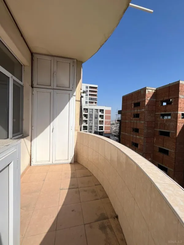 Satılır 3 otaqlı mənzil 135 m²