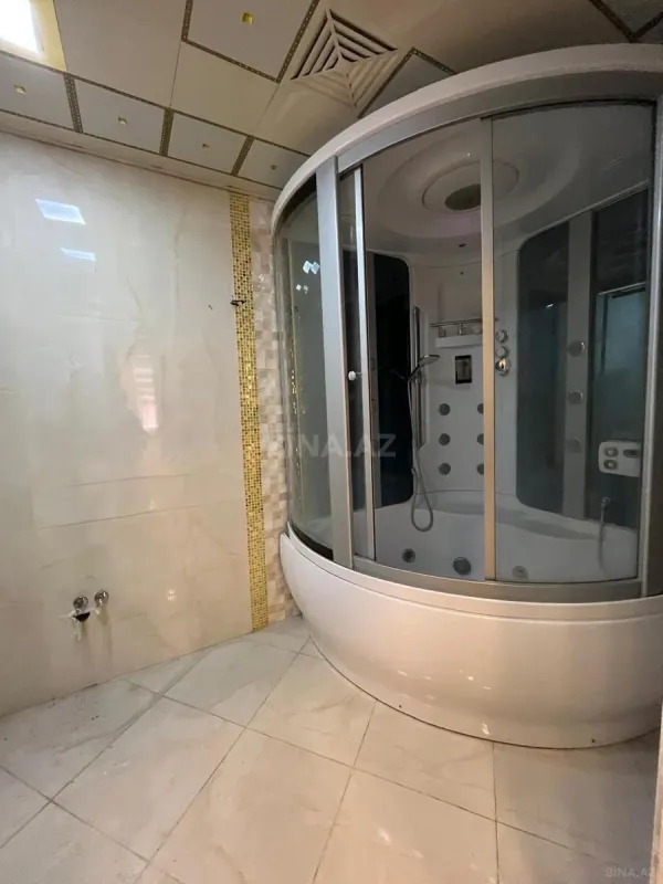 Satılır 3 otaqlı mənzil 135 m²