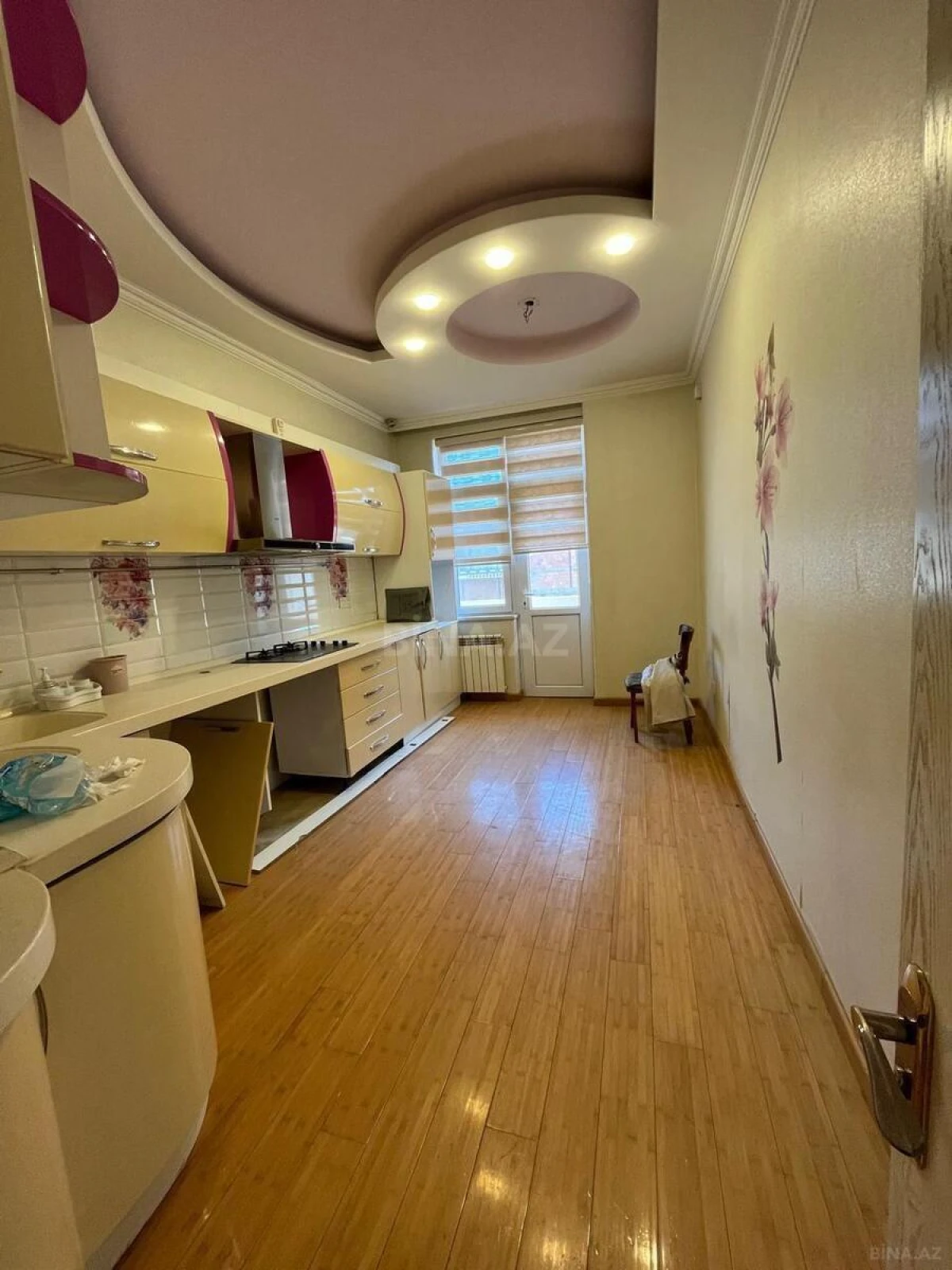 Satılır 3 otaqlı mənzil 135 m²