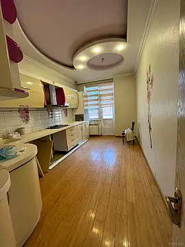 Satılır 3 otaqlı mənzil 135 m²