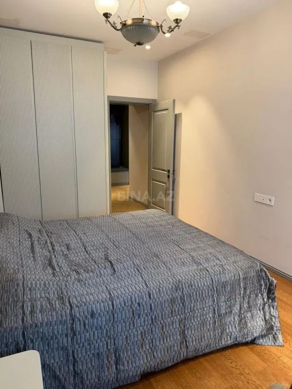 Satılır 2 otaqlı mənzil 78 m²