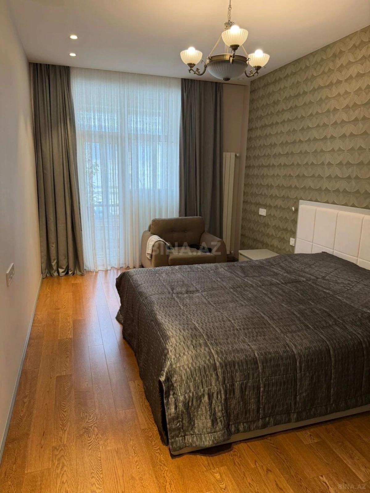 Satılır 2 otaqlı mənzil 78 m²