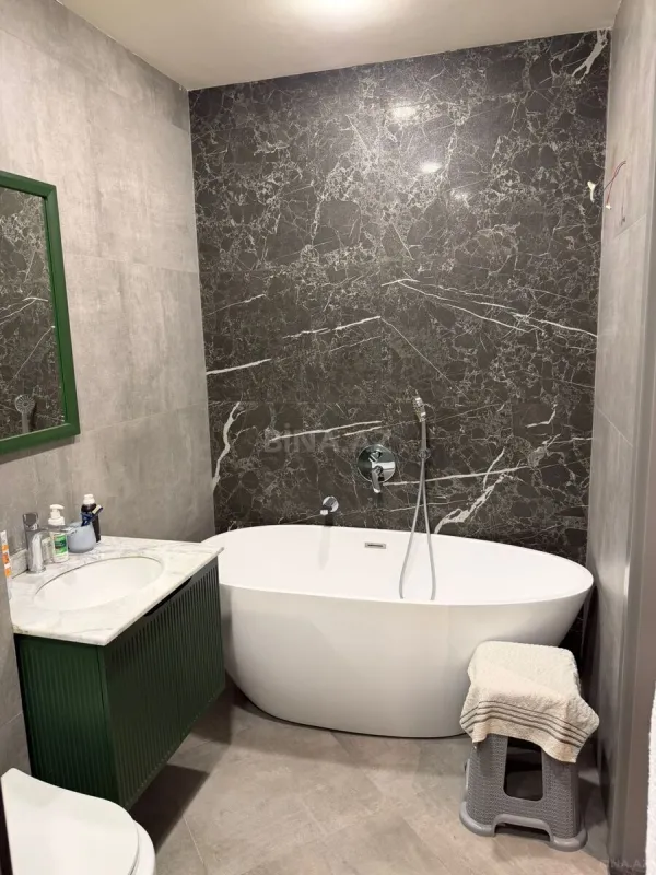 Satılır 2 otaqlı mənzil 78 m²