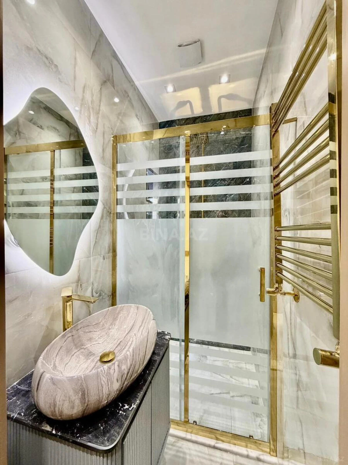 Kirayə verilir 4 otaqlı mənzil 130 m²