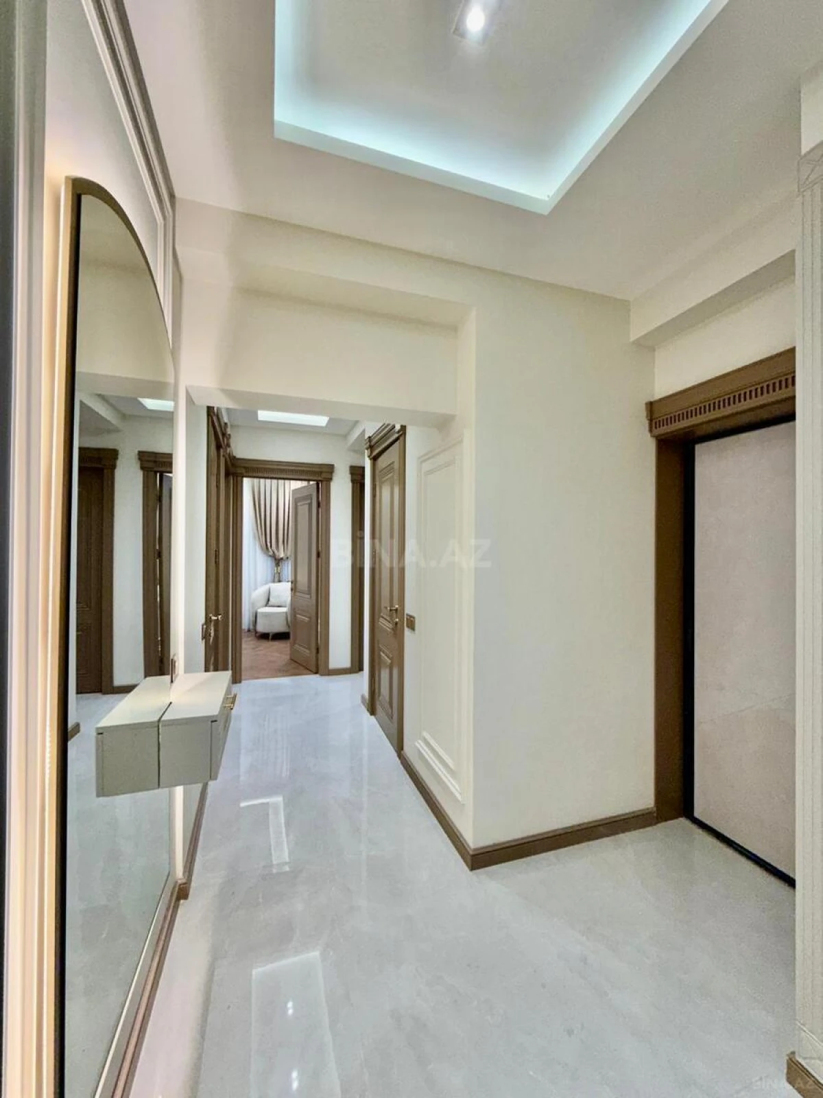 Kirayə verilir 4 otaqlı mənzil 130 m²