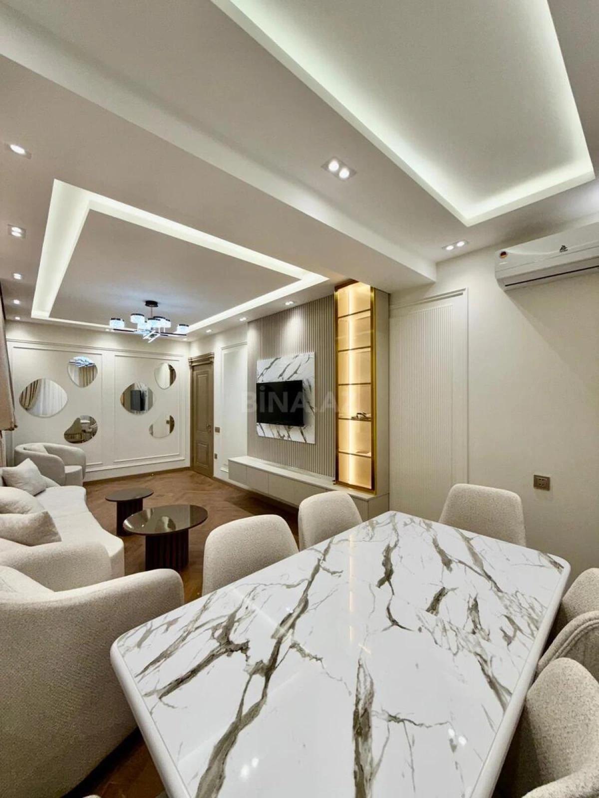 Kirayə verilir 4 otaqlı mənzil 130 m²