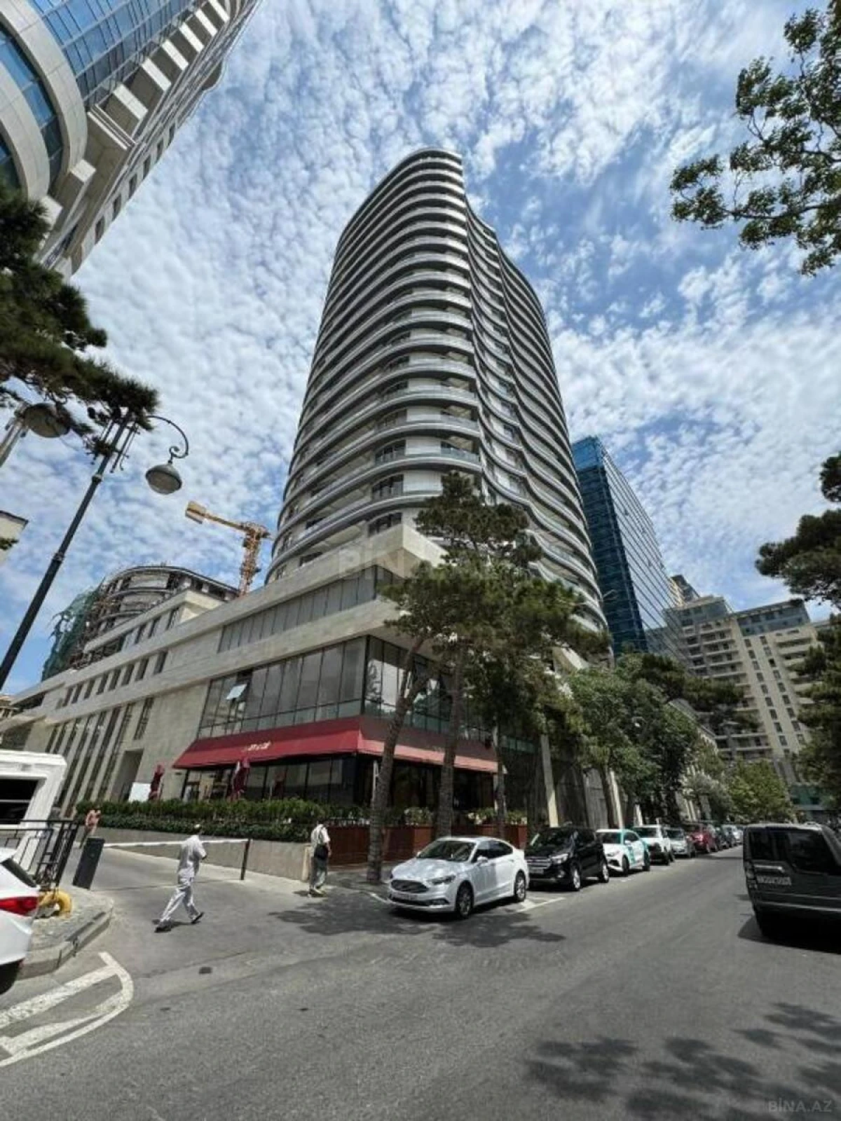 Satılır 2 otaqlı mənzil 72.5 m²