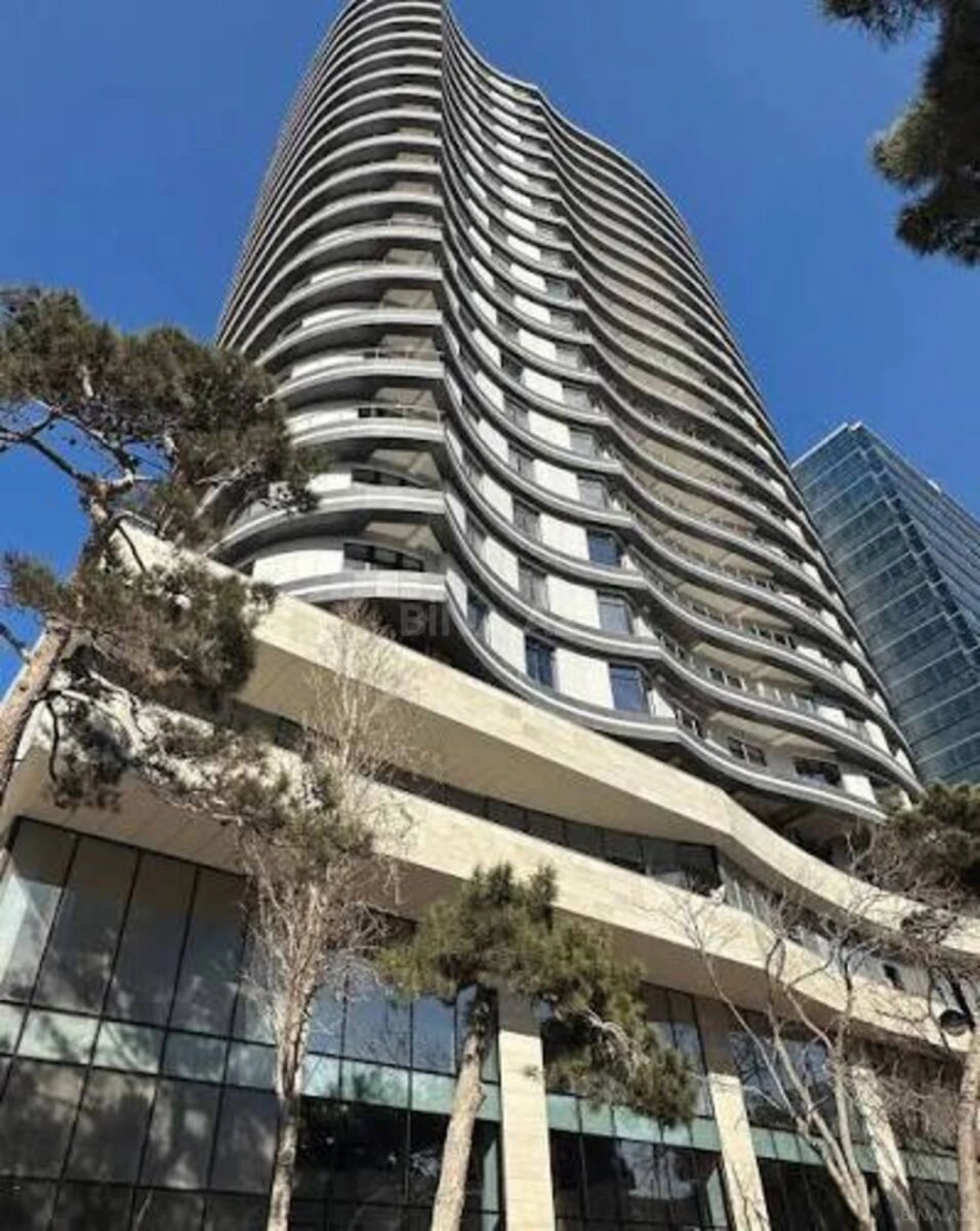 Satılır 2 otaqlı mənzil 72.5 m²
