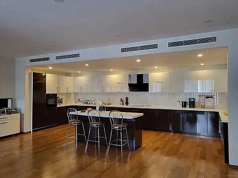 Kirayə verilir 4 otaqlı mənzil 230 m²