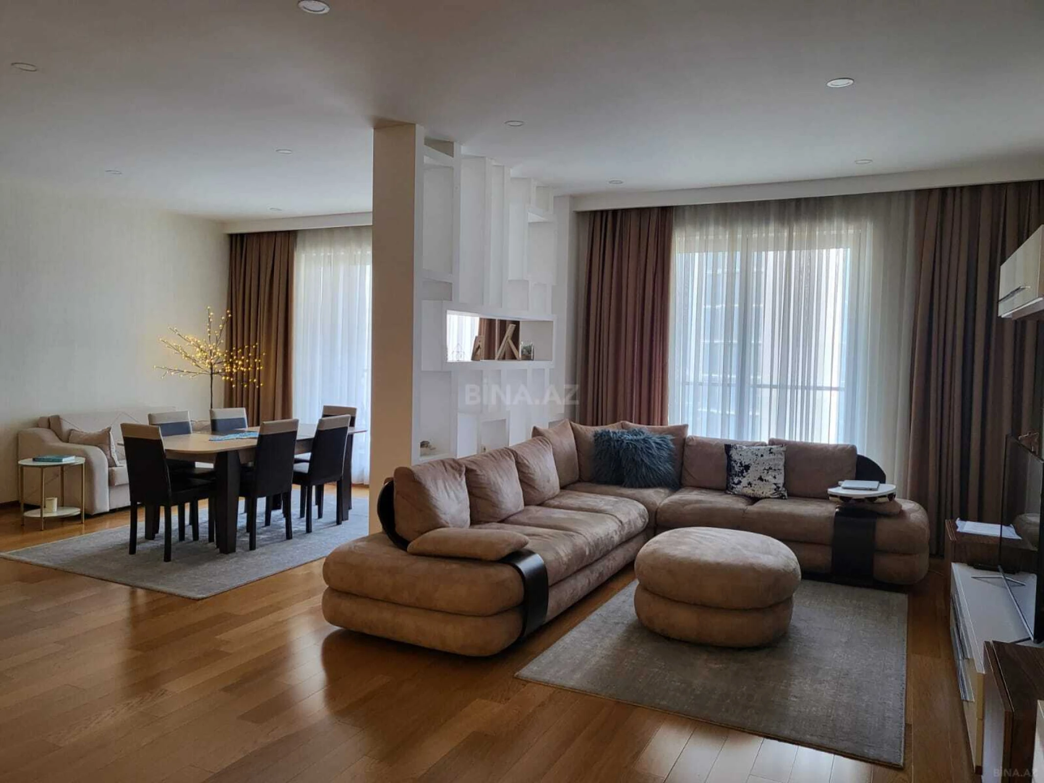 Kirayə verilir 4 otaqlı mənzil 230 m²