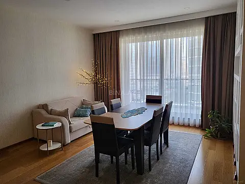 Kirayə verilir 4 otaqlı mənzil 230 m²