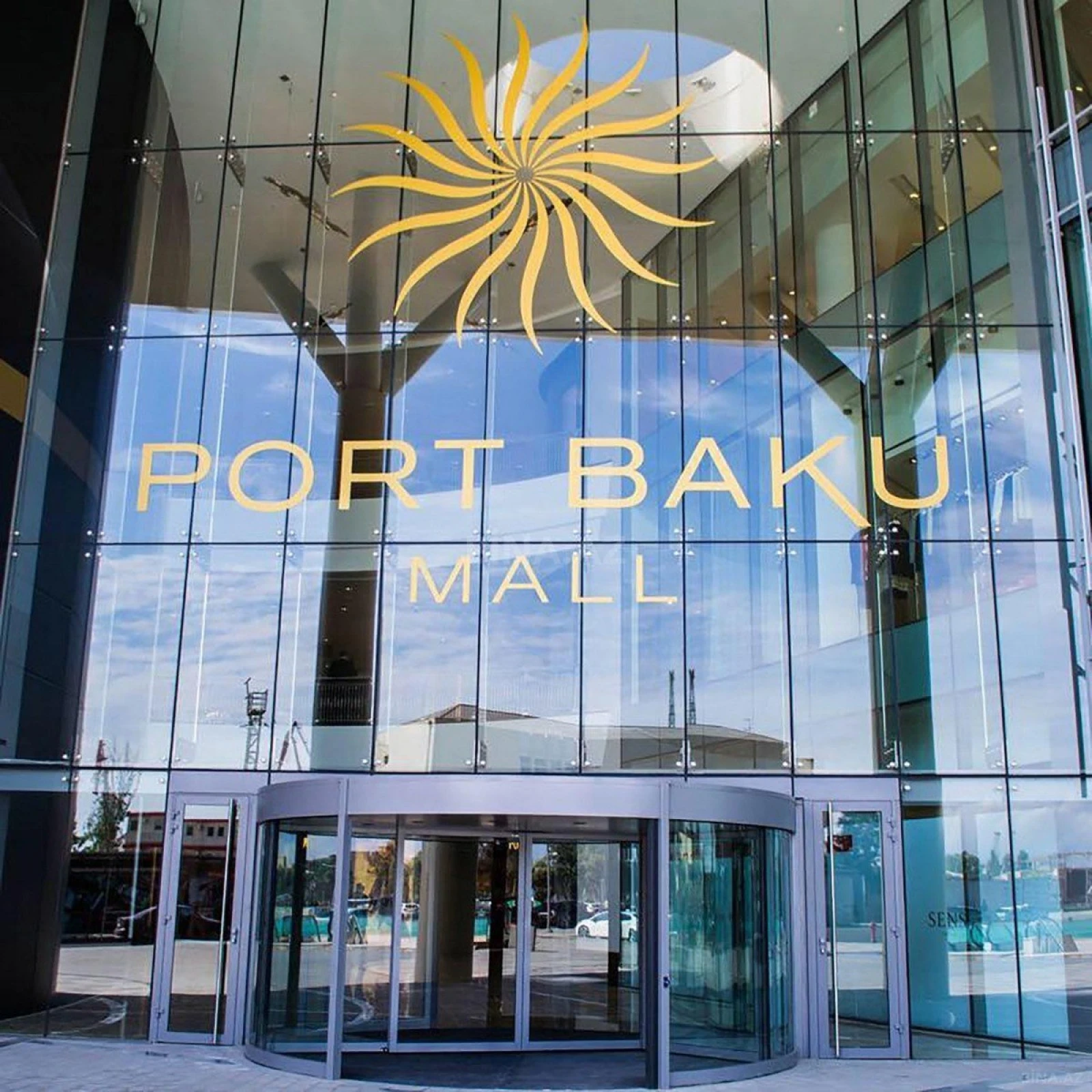 Kirayə verilir 4 otaqlı mənzil 230 m²