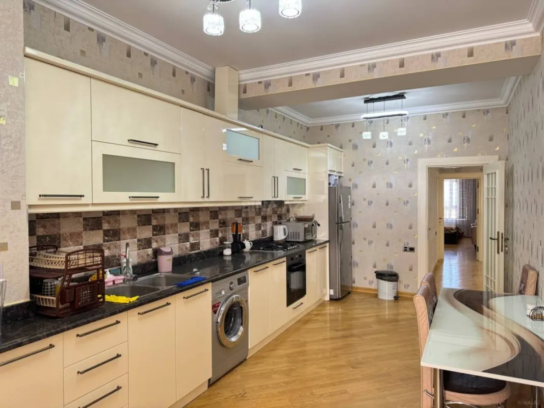 Kirayə verilir 2 otaqlı mənzil 110 m²