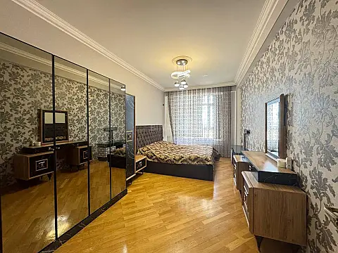 Kirayə verilir 2 otaqlı mənzil 110 m²